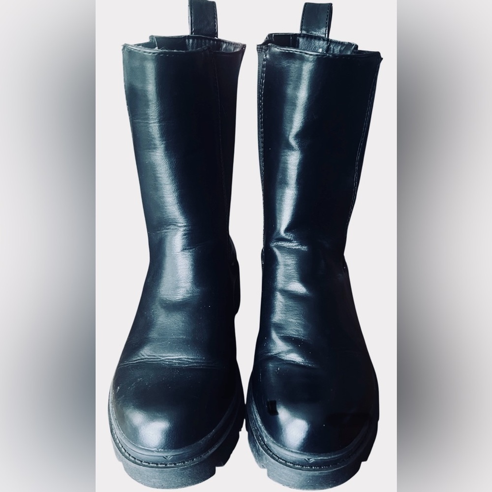 Halston Heritage Black Rio Chelsea Heeled Boots Size 6.5